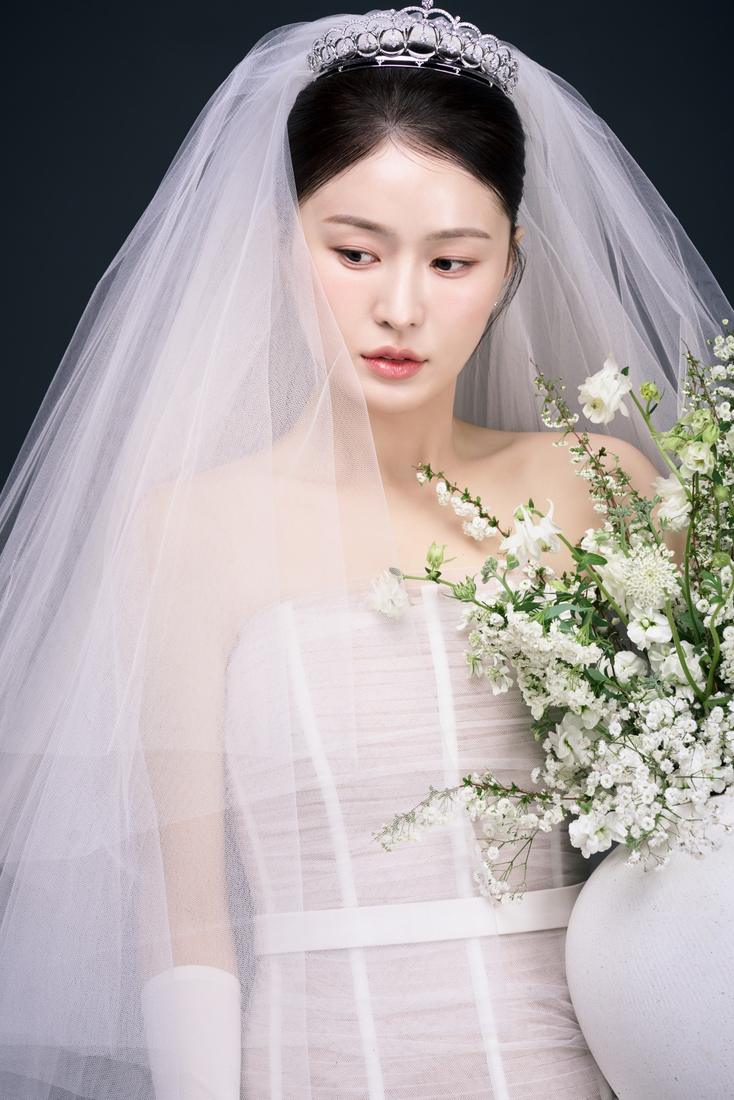 스캘럽 다이아 티아라 웨딩 촬영